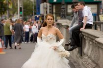 La sposa durante una scena del film Indovina chi sposa Sally