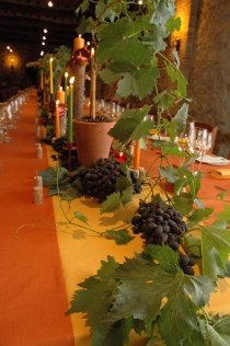 Allestimento della tavola a tema vino realizzato da Matrimonio diVino