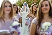 Fotografia della sposa con le damigelle - Servizio di Giuseppe Voci