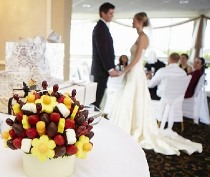 Bouquet di frutta fresca per il ricevimento di matrimonio