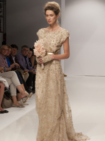 Modello Envy: abito da sposa in tulle dorato e ricamato - Collezione Langner Couture 2013