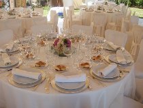 Allestimento floreale per i tavoli del ricevimento di matrimonio curato da Il Fiore