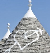 Un cuore disegnato sui trulli pugliesi Cuore sui trulli pugliesi