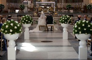 Allestimento della chiesa per il matrmonio glamour - Gold Eventi Organizzazione matrimoni