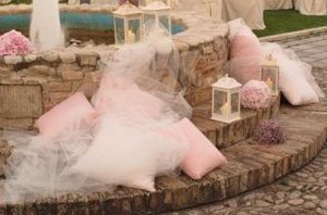 Allestimento in rosa della location di nozze - AD  Mariage