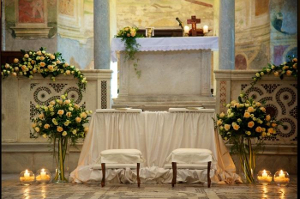 Altare della chiesa di Abbazia di Sant'Andrea in Flumine per la cerimonia di nozze