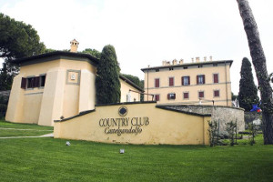 Facciata principale del Golf Club Castel Gandolfo