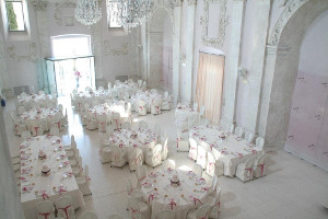 Allestimento del ricevimento di nozze con tavoli rotondi - Gusto Banqueting & Catering