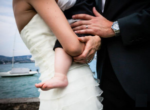 Sposi con il figlio in braccio - Flavio Bandiera Photographer