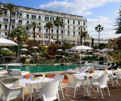 Royal Hotel Sanremo - Gli aperitivi a bordo piscina