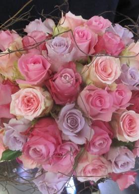 Il bouquet della sposa con rose rosa