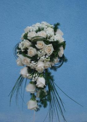 Bouquet a cascata di rose bianche