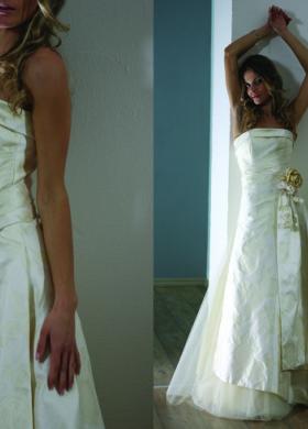 Vestito da sposa senza spalline con fiore sulla vita - Modello Khisten