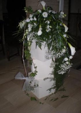 Decorazione floreale con vasi grandi