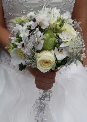 Bouquet della sposa impreziosito da perle