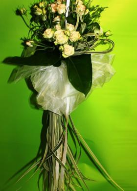 Bouquet a cascata di rose per la sposa