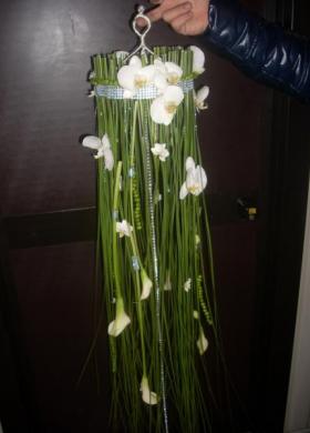 Particolare bouquet a cascata per la sposa