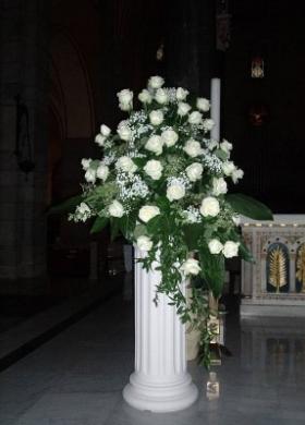 Decorazione di fiori per il matrimonio in chiesa