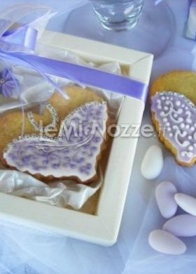 Biscotto per il matrimonio con scatola color glicine