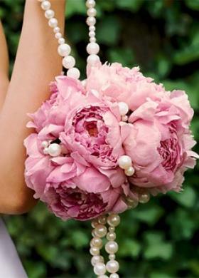 Bouquet da polso con perle di peonie rosa