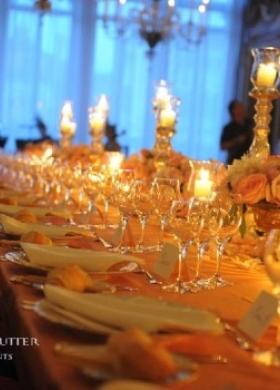 Illuminazione di candele per il matrimonio