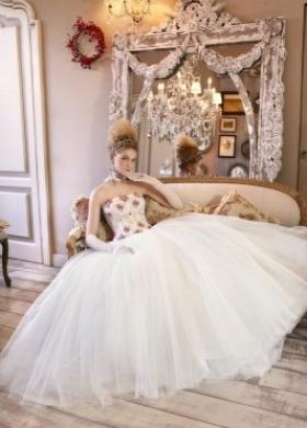 Vestito da sposa con corpetto decorato - Collezione La Magia del matrimonio d'inverno
