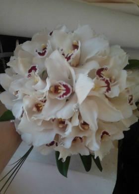 Bouquet per la sposa di orchidee con brillantini