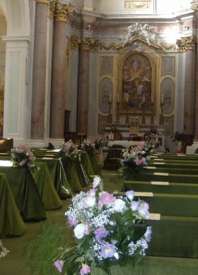 Matrimonio in verde in chiesa
