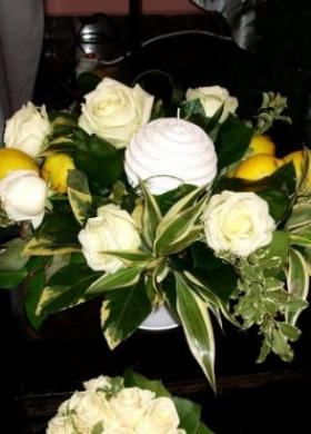 Addobbi di rose e limoni per le nozze
