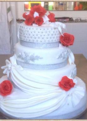 Wedding cake bianca con rose