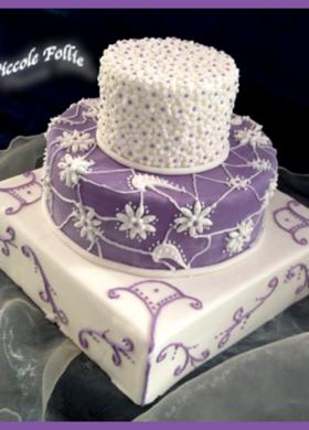 Wedding cake multipiano con decori in lilla