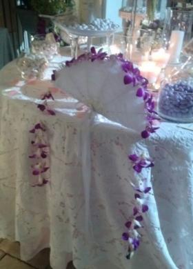 ventaglio di fiori per il tavolo degli sposi