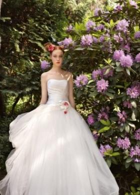 Vestito da sposa con corpetto intrecciato e ampia gonna - Collezione Il Giardino incantato
