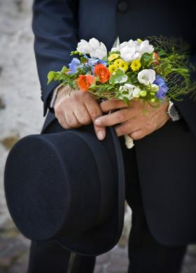 Piccolo bouquet colorato per la sposa