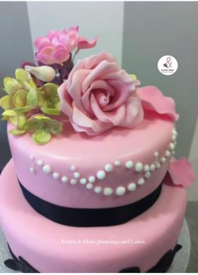 Weddin cake rosa pastello con fiori di zucchero
