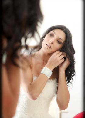 Make up color bronzo e capelli sciolti per il matrimonio