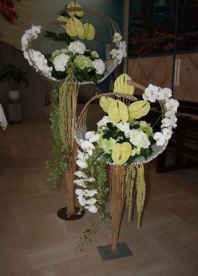 Addobbo floreale bianco per la chiesa in Puglia