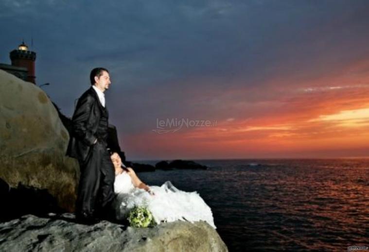 Giovanni Federico - Gli sposi guardano il mare e il tramonto