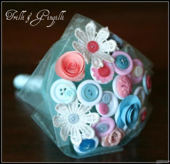 Bouquet di bottoni rosa e azzurri