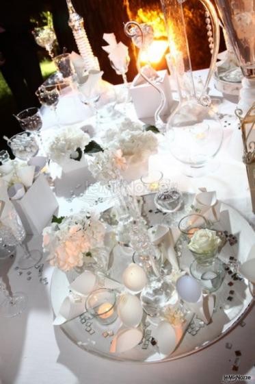 Allestimento tavoli per il matrimonio