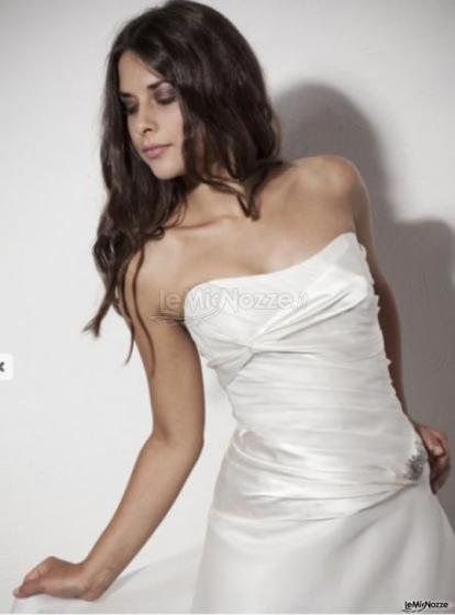Semplice ma esclusivo: abito da sposa realizzato su misura dall'Atelier Joélia di Bologna