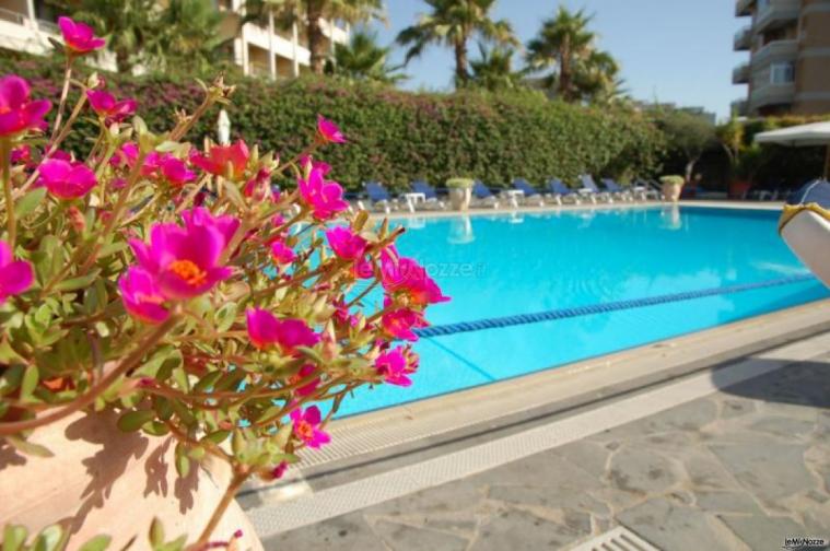 Piscina esterna di Hotel Nettuno, hotel matrimoni a Catania