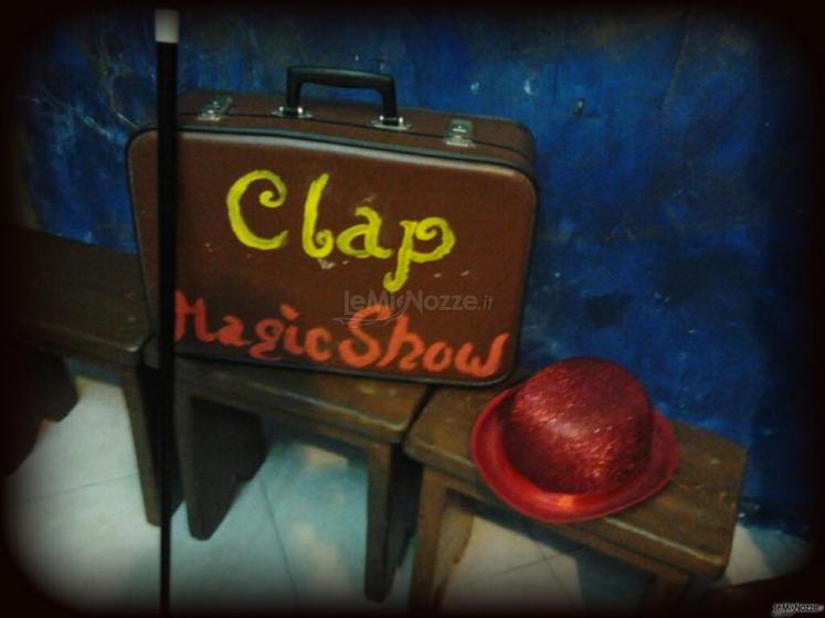 Clap - Prestigiatore e illusionista - La valigia con i giochi di magia da fare al matrimonio