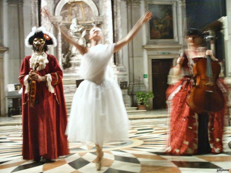 Balletto con maschere veneziane