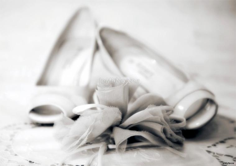 Fotografia della scarpe della sposa