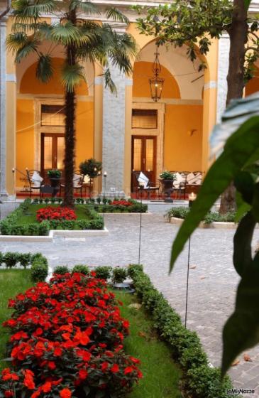 Giardino del palazzo storico a Roma