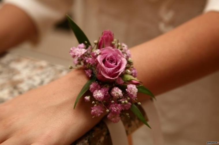 Bracciale di fiori per la sposa