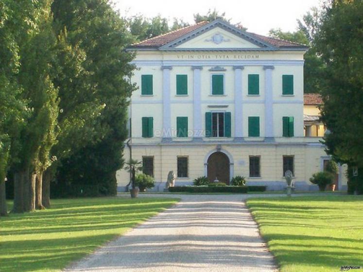 L'esterno della Villa Nicolaj di Crespellano - Bologna