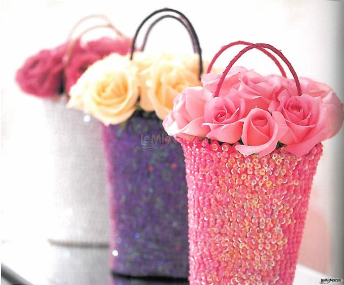Piccoli cestini colorati per i fiori