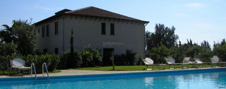 La splendida piscina di Villa Cefalà